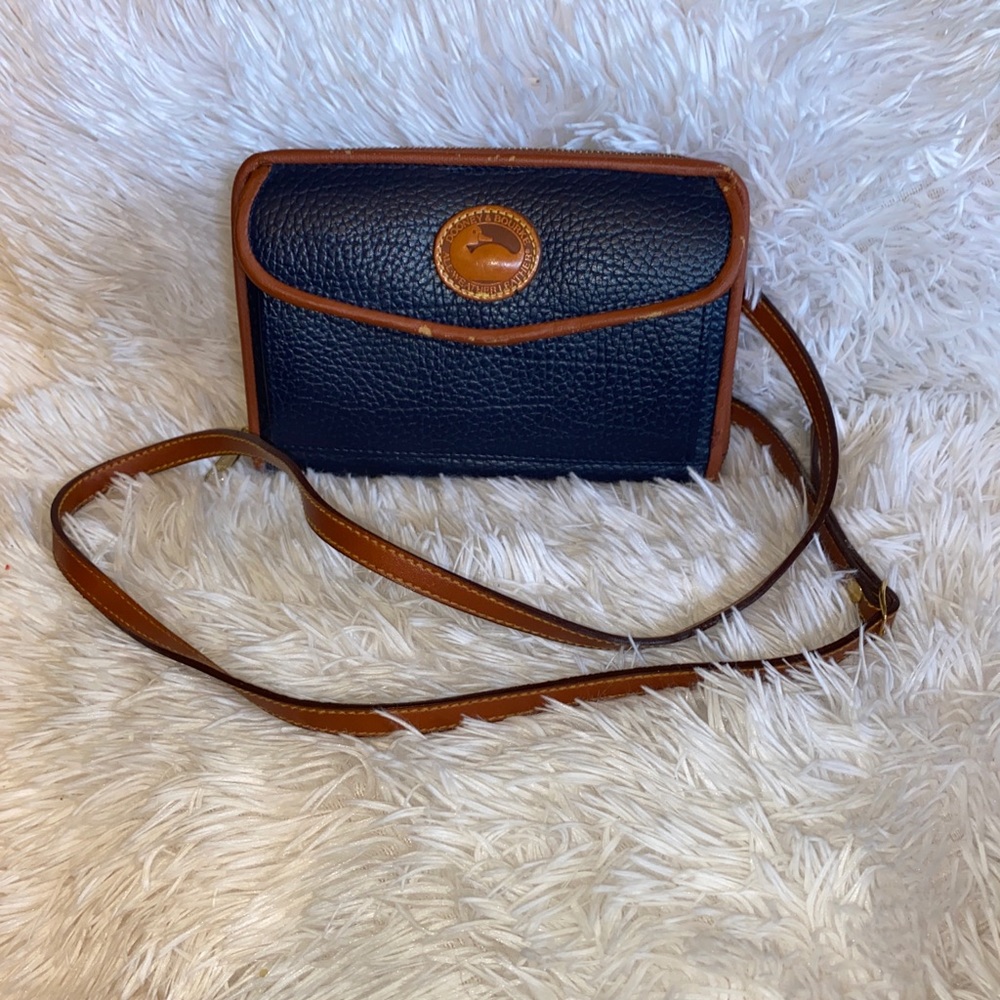 Dooney Bourke zip around wallet shoulder bag VTG messenger hand arm classic